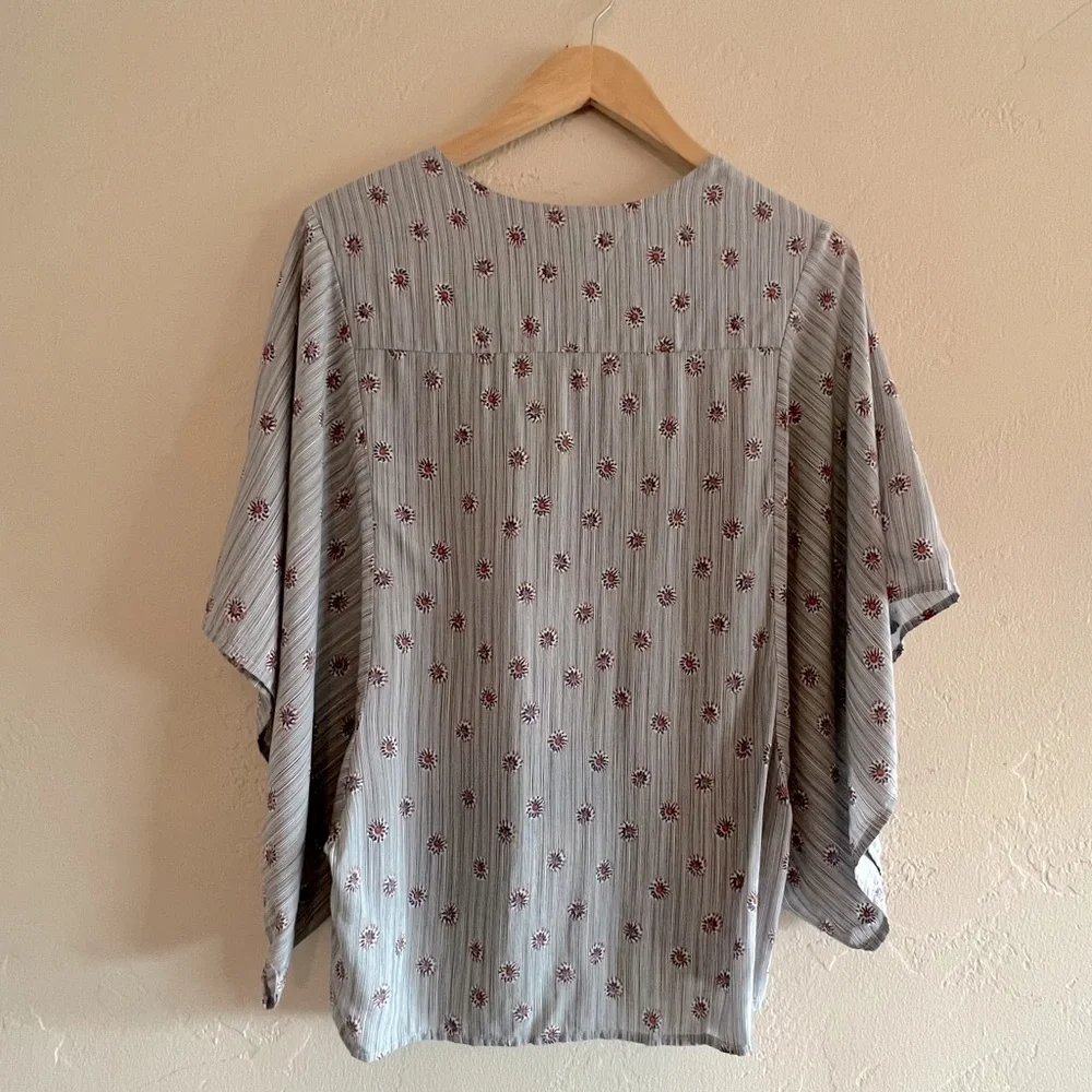Patterned button down top - Picture 6 of 12